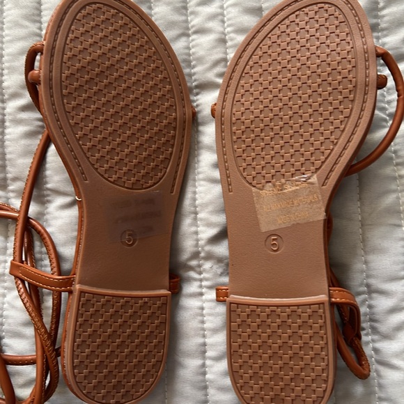 NWT…Gladiator Flats - Picture 3 of 5